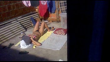 kelly tomando sol