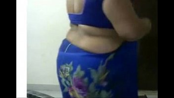 Sweety Aunty sexy hip show on cam