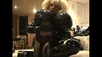 roxina2010thequeenofrubberboobs020610wmv