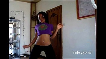 Carmen bailando sexy reggaeton
